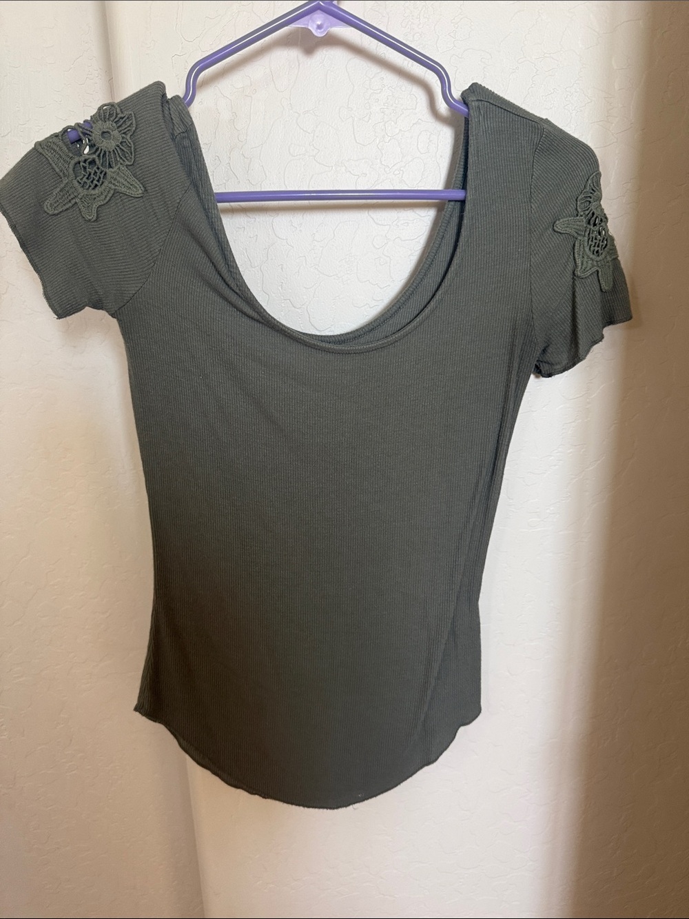 Mudd Olive Green Short Sleeve Scoop Neck Top with Lace Shoulder Appliqué